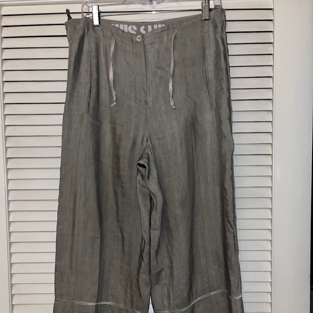 ANNETTE GOERTZ LINEN WIDE LEG PANTS. Sz 41 UNIQUE WITH “THIS SIDE IP” accent.